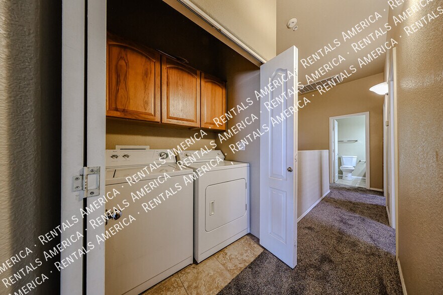 Building Photo - 2401 E Rio Salado Pkwy
