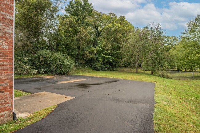 Building Photo - 4915 Darlington Dr