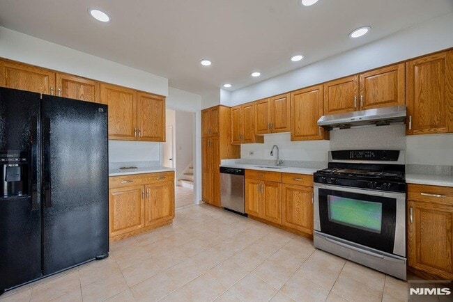 Building Photo - 327 Webster Dr