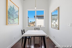 Building Photo - 831 S Flores St