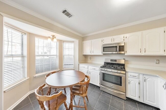 Building Photo - 2045 Fairways Ct