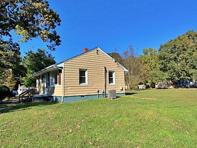 Building Photo - Cottage Rancher on Private Drive