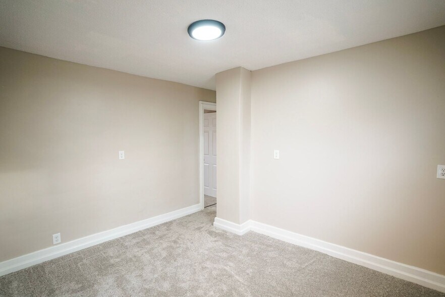 Building Photo - This beautifully updated 4-bedroom, 2-bath single-family home is ready for move-in!