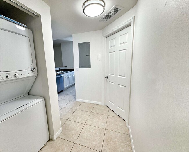 In-Unit Washer/Dryer - 215 SW 42nd Ave