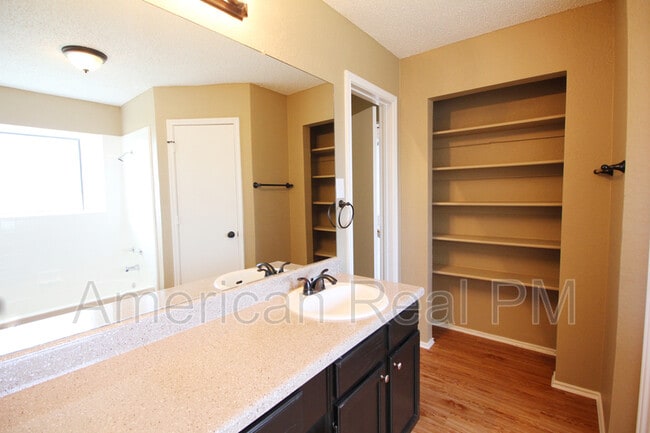 Building Photo - 2622 Hartford Ln