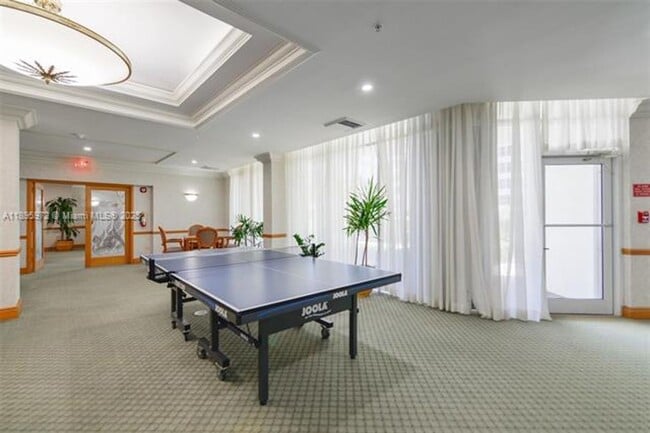 Building Photo - 16711 Collins Ave