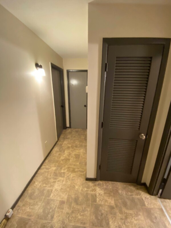 Building Photo - 2033 Shelly St