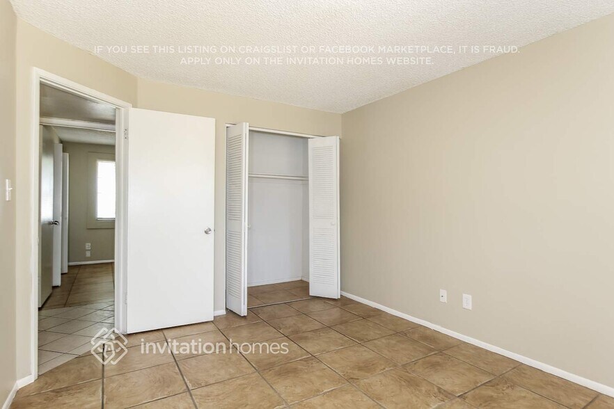 Building Photo - 4651 N 79th Dr