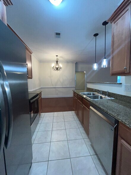 Building Photo - 212 Fountainhead Ln