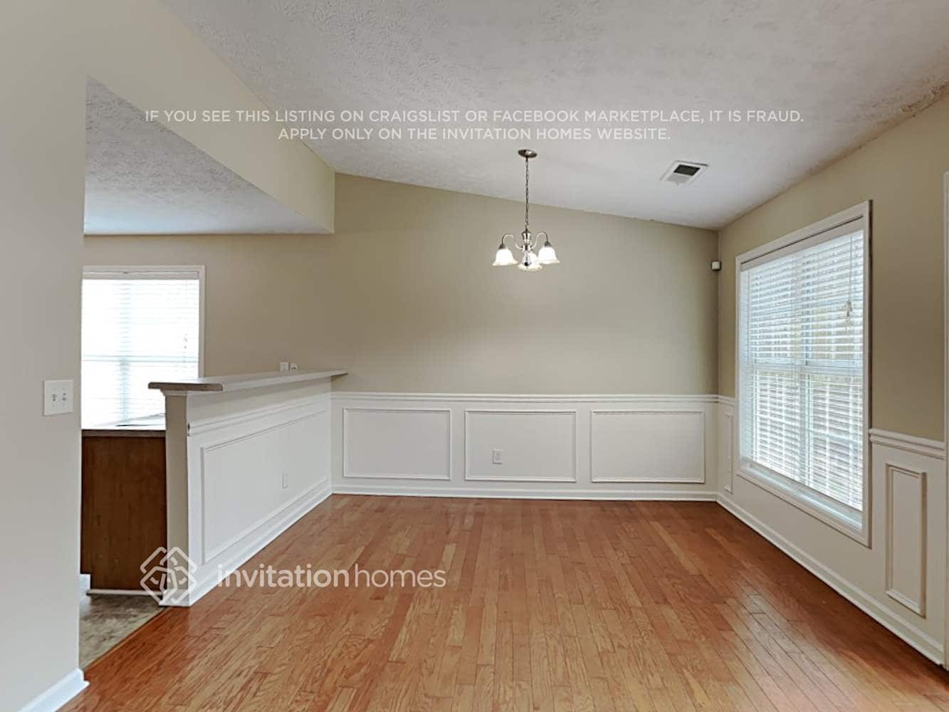 Building Photo - 141 N Square Ln