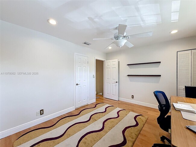 Building Photo - 2128 NE 9th Ave