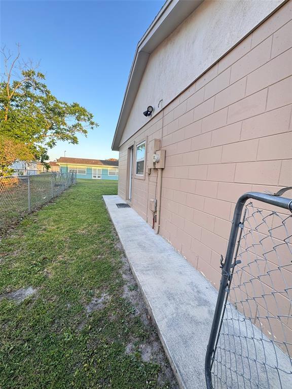Building Photo - 188 Fiesta Dr