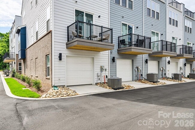 Building Photo - 3015 Jolene Ct