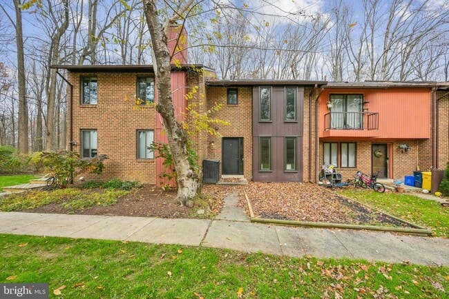 Building Photo - 7849 Briardale Terrace