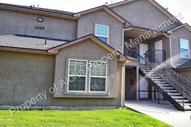 Primary Photo - 1037 W Pine Ave