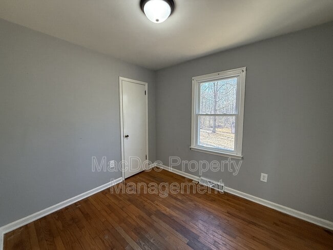 Building Photo - 727 Chalklevel Rd