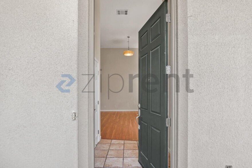 Building Photo - Unit