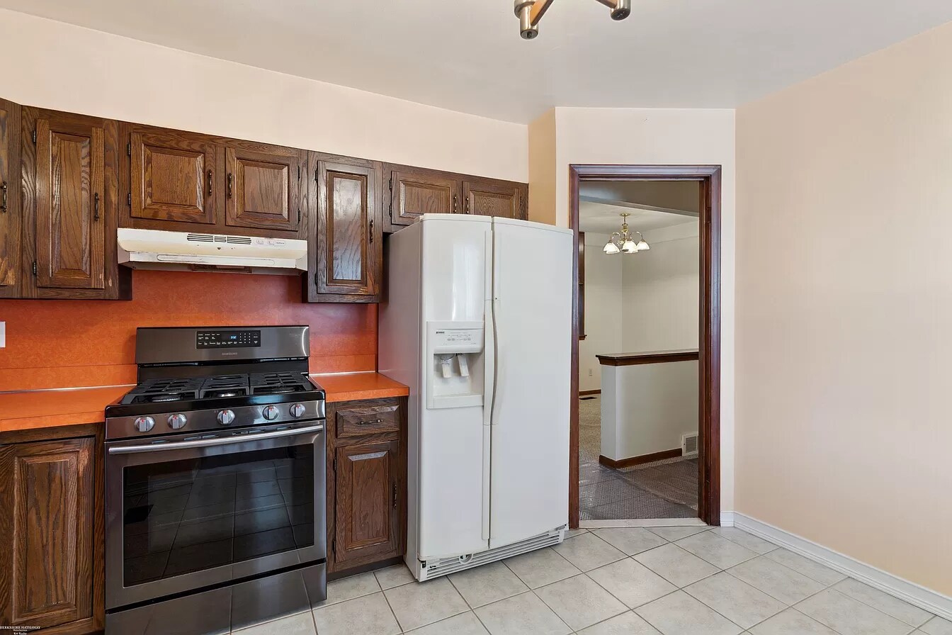 Building Photo - 25100 Marilyn Ave