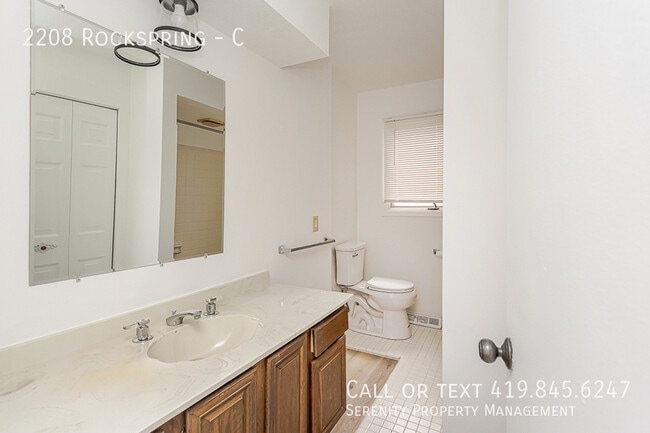 Building Photo - 2208 Rockspring-C