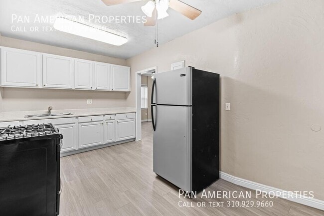 Building Photo - 15443 Van Buren St