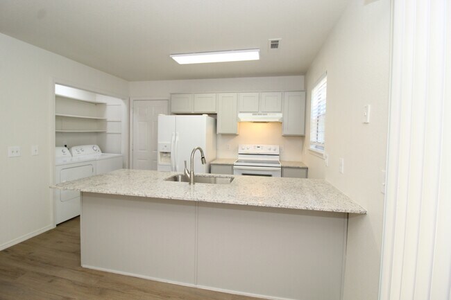 Building Photo - 5 Iris Way