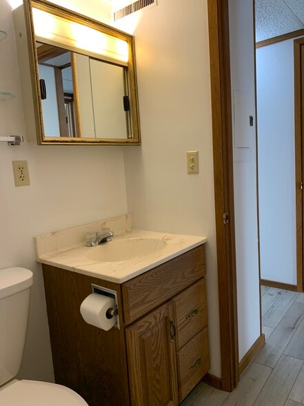 Building Photo - 1420 Maricopa Dr