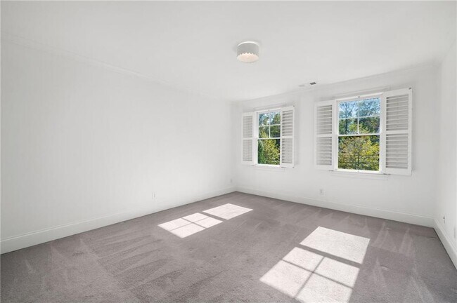 Building Photo - 4715 Westfield Dr NE