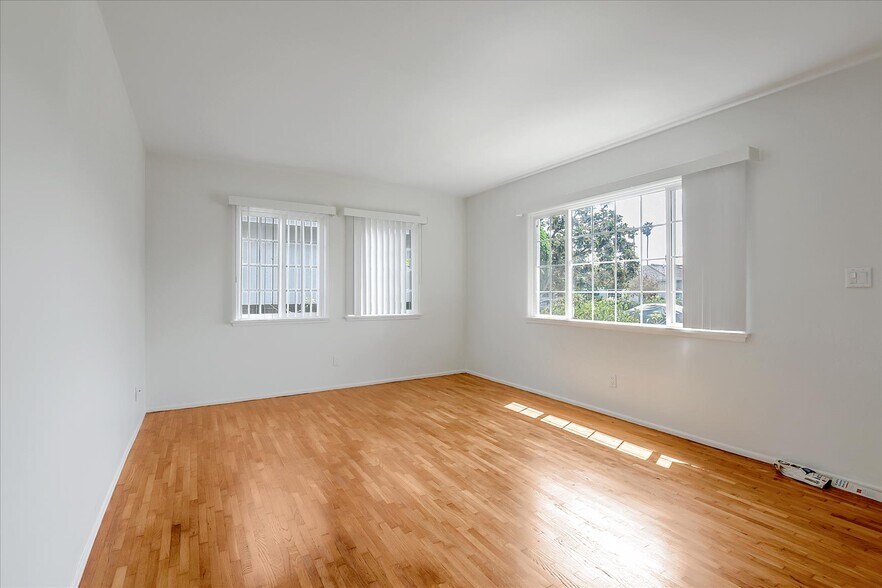 Building Photo - 3532 Maplewood Ave