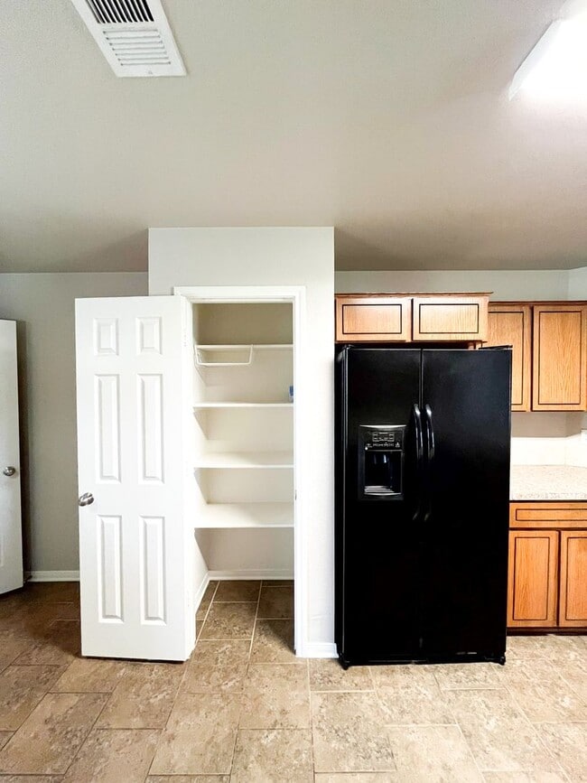 Building Photo - Available NOW!!!! This Beautiful 1 story, 4 Bedroom, 2 bath home in Killeen has a lot to offer!  ...