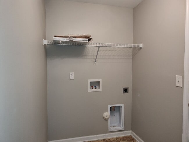 Building Photo - Georgeous 3 bedroom, 2.5 bathroom home located in the Stafford at Longtree community!