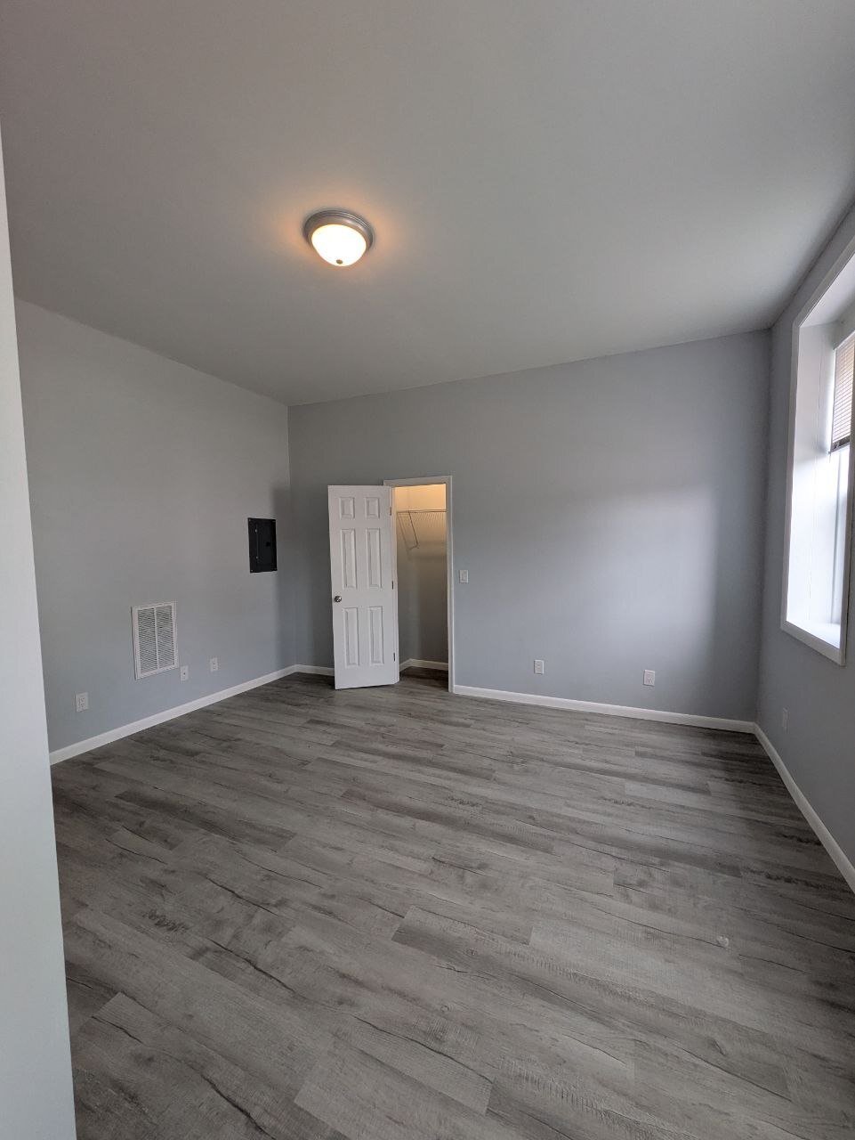 Building Photo - 85 N High St