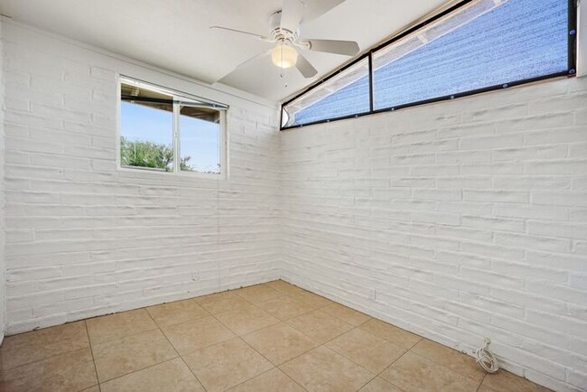 Building Photo - Bright 3-Bedroom Home Near Tucson’s Best A...