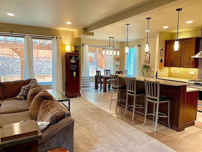 Building Photo - "Discover Your Dream Home: Spacious 4-Bedroom Sanctuary with 3 Full Baths in Beautiful Anchorage!"