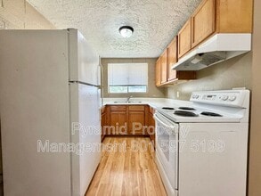 Building Photo - 805 S Cheyenne St