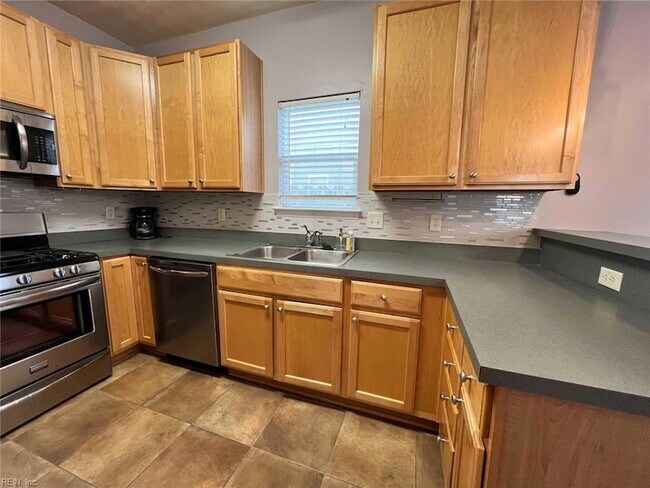 Building Photo - 1812 Kempsville Crossing Ln