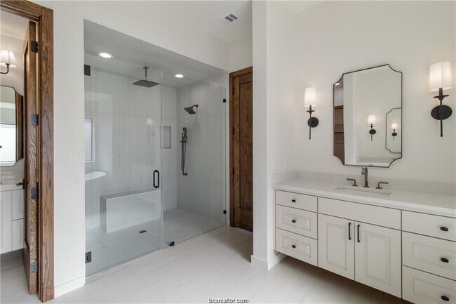 Building Photo - 4558 Hicks Ln