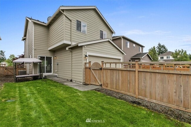 Building Photo - Keep Cool in this Air Conditioned Home in Gated Community!
