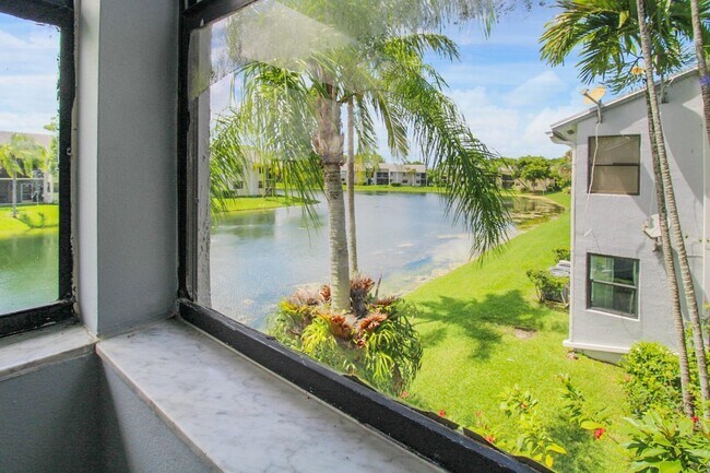 Building Photo - 960 N Franklin Ave