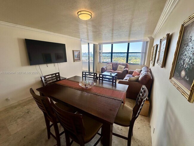 Building Photo - 2555 Collins Ave