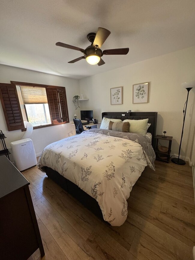 Building Photo - Special!! Spacious 1 bedroom condo central...