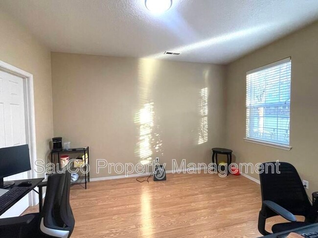 Building Photo - 6007 NE Alder St