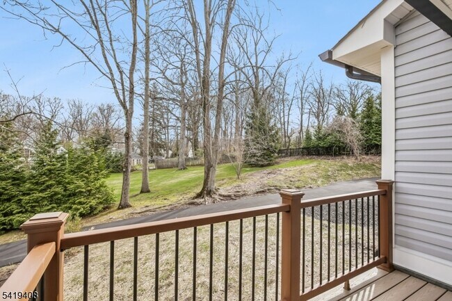 Building Photo - 215 Summit Ave