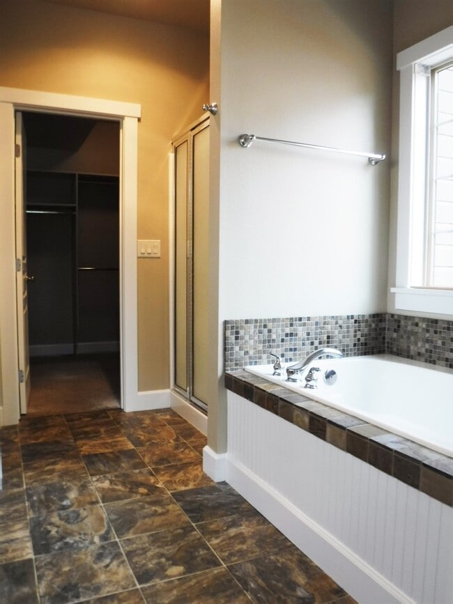 Building Photo - The perfect Eagle home with 3 bed, 3 bath,...