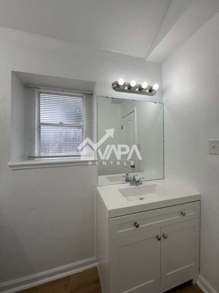 Building Photo - 14614 Highland