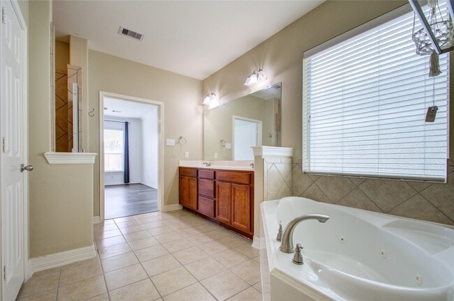 Building Photo - 18103 Double Bay Rd