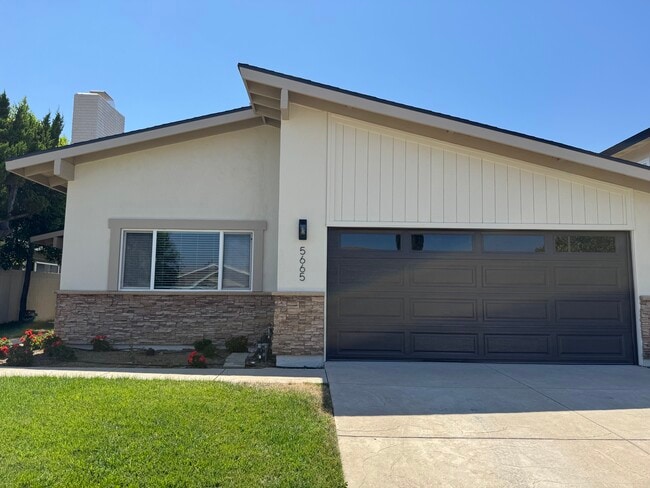 Building Photo - 5665 Meadow Vista Way