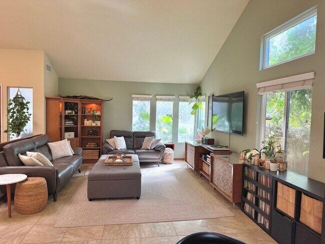 Building Photo - Spacious and modern 3 bedroom home within the prestigious Terraces of Cantebria subdivision.