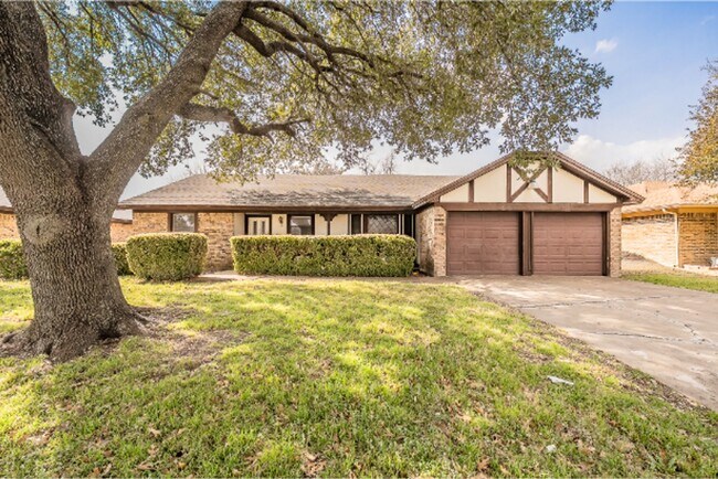 Building Photo - 6753 Spoonwood Ln