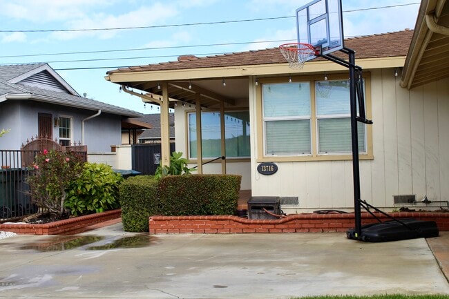 Building Photo - 13716 Purche Ave