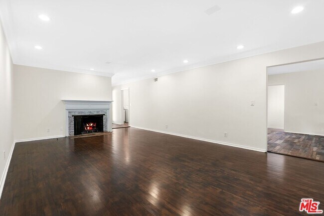 Building Photo - 15543 Del Gado Dr